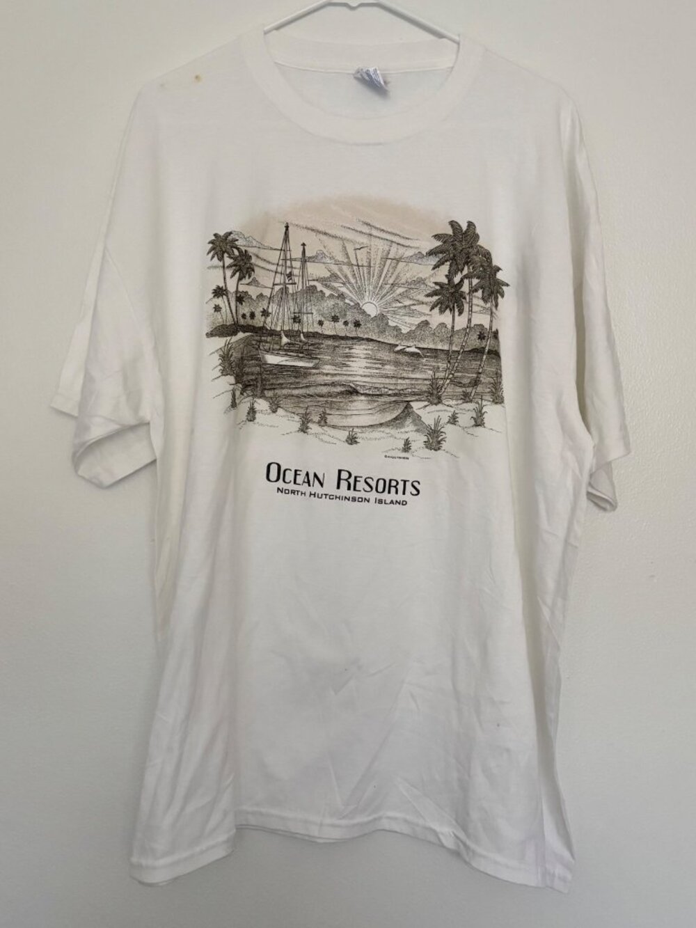 Men’s Ocean Resorts North Hutchinson Island Florida White Graphic T-Shirt XL